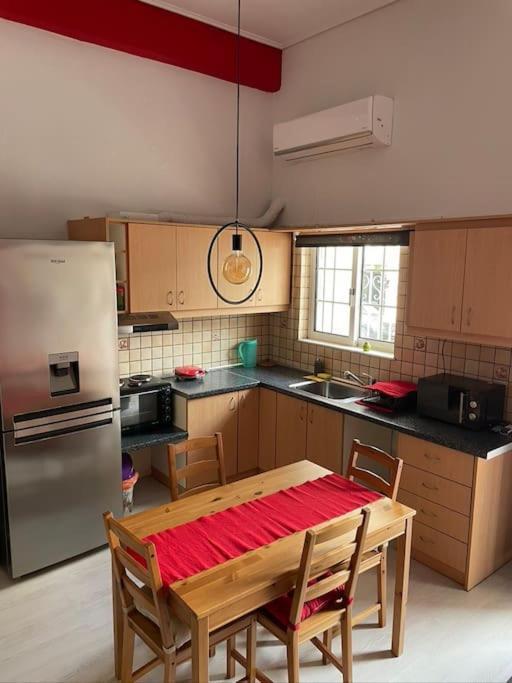 Comfy Apartment With Low Ceiling Attic Athen Exterior foto