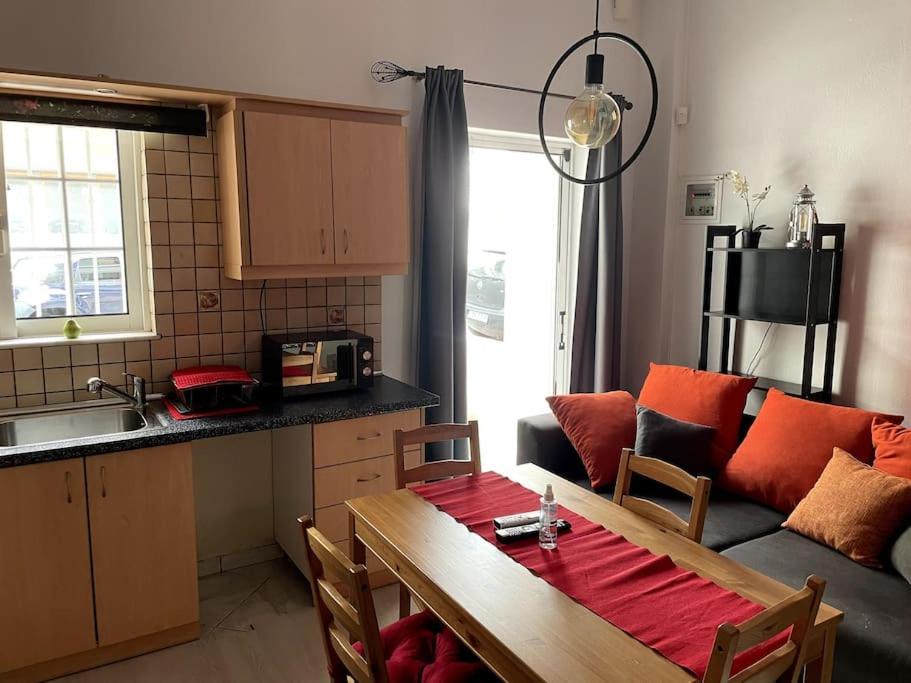 Comfy Apartment With Low Ceiling Attic Athen Exterior foto